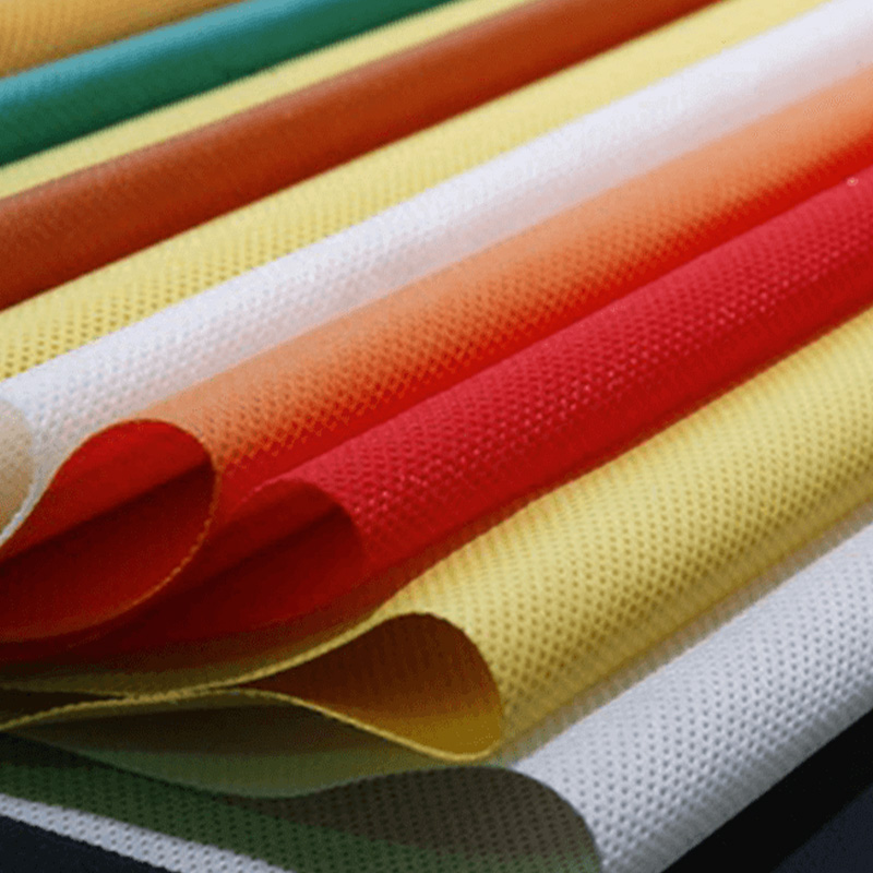 Surové bílé netkané polyesterové staplové vlákno (použití pro děrování jehlou) 2,5D × 64 mm